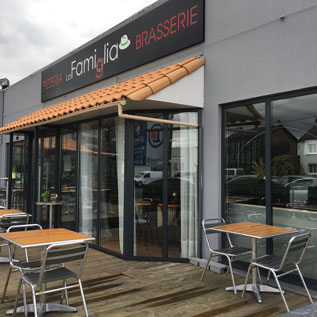 brasserie-pizzeria-la-famiglia-vignette-devanture